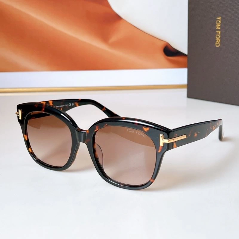 Effortless Tom Ford Sunglasses 282385