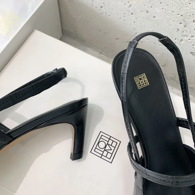 Toteme Sandals Sporty 11137