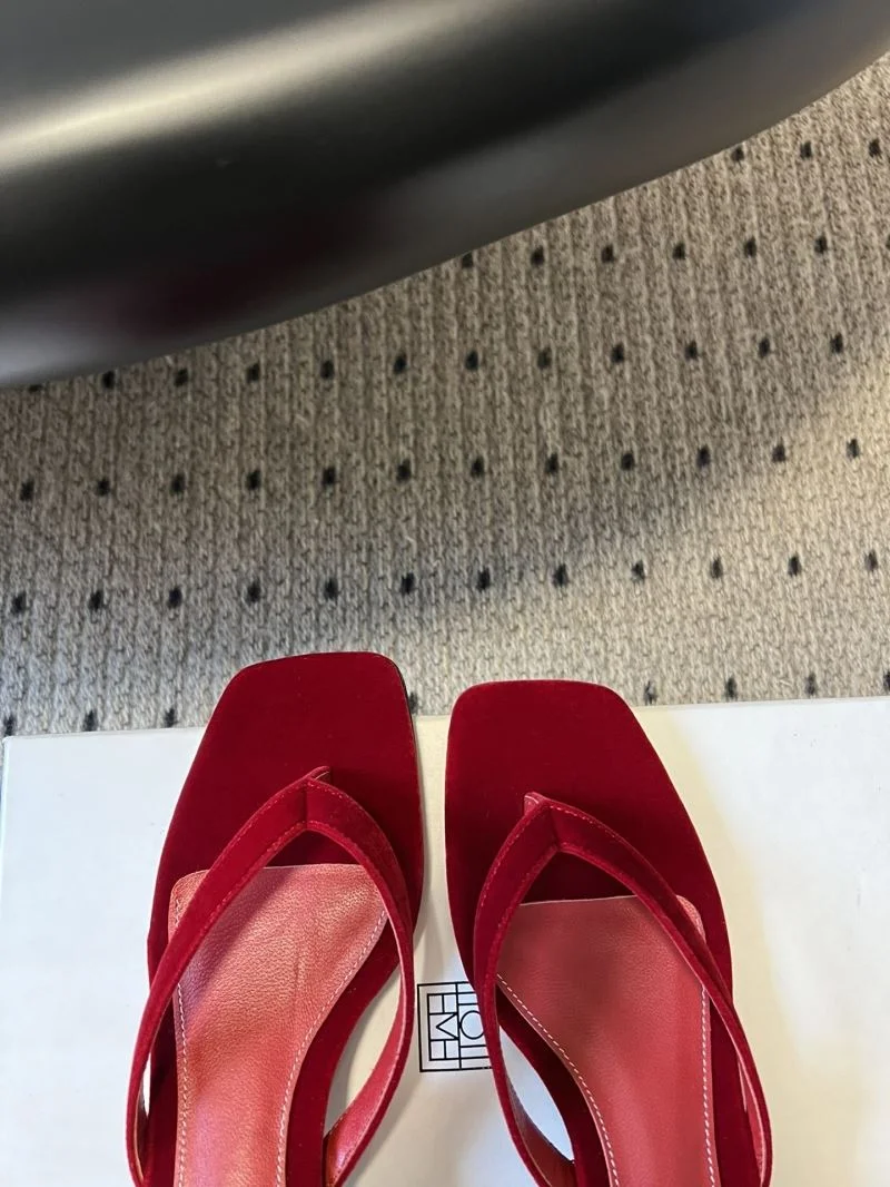 Chic Toteme Sandals 8732