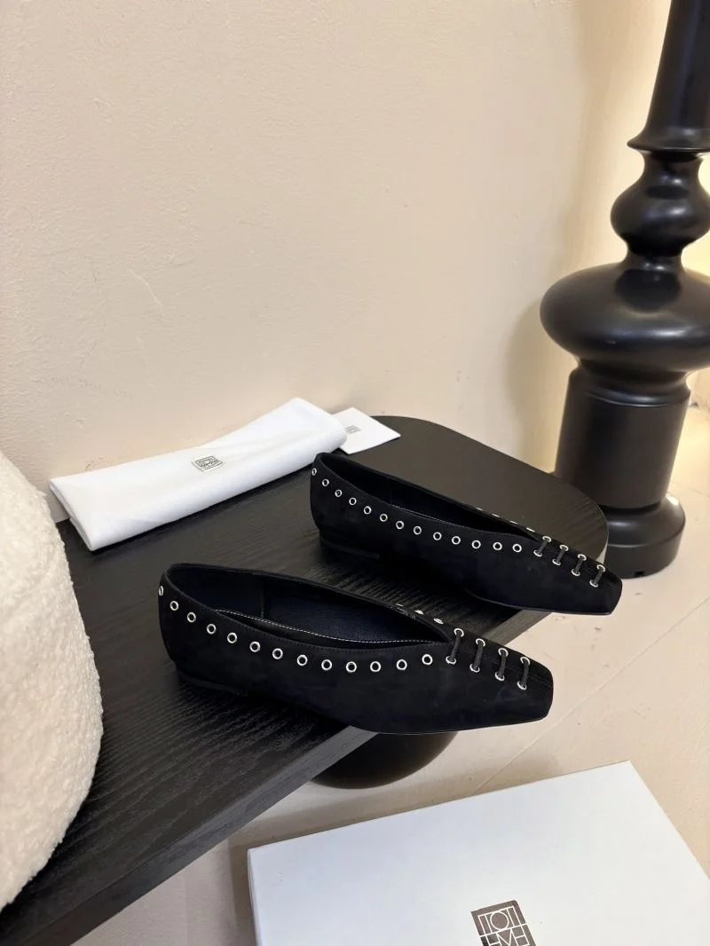 Toteme Shoes Reliable 8710
