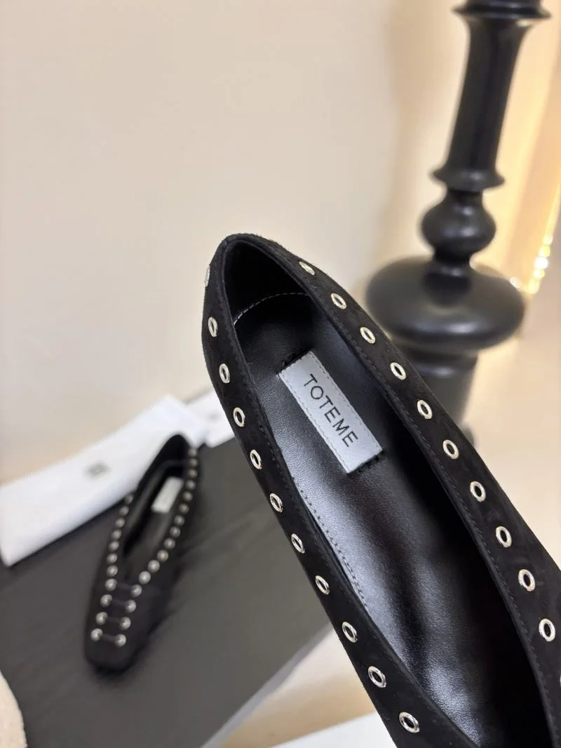 Toteme Shoes Reliable 8710