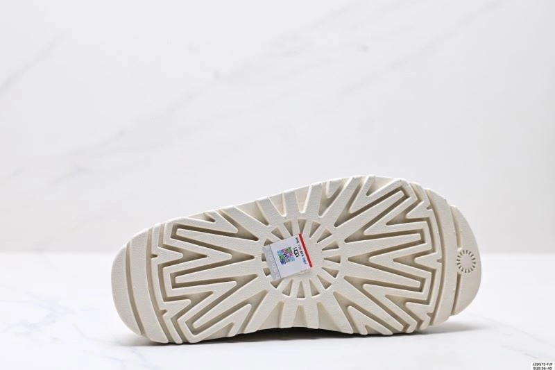 Minimalist Ugg Sandals 1677