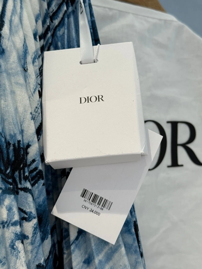 Bold Unclassified Brand Dress 150815