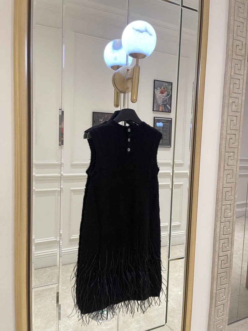 Minimalist Unclassified Brand Dress 150738