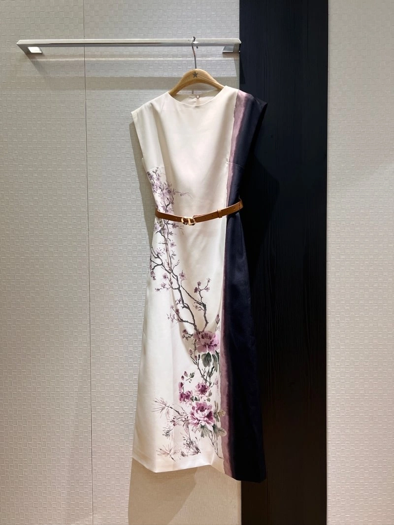 Attractive Unclassified Brand Dress 154075