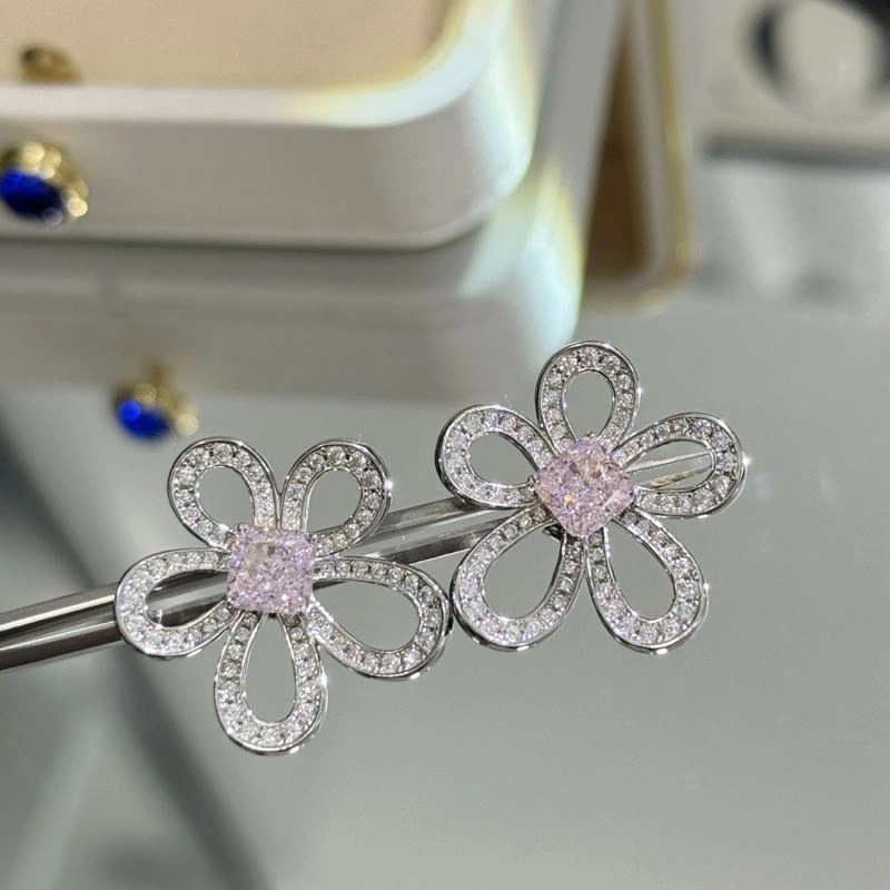 Unclassified Brand Earrings Modern 213360
