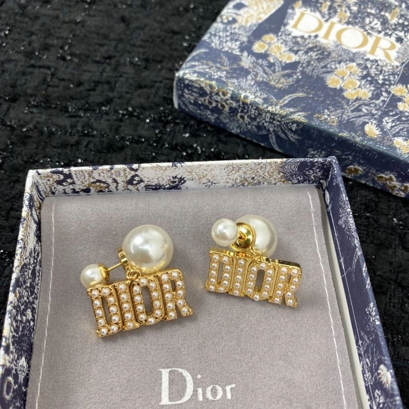 Snug Unclassified Brand Earrings 213310