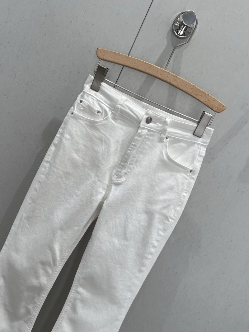UrbanChic Unclassified Brand Jeans 147685