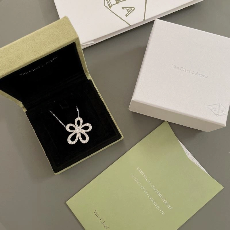 Unclassified Brand Necklaces Casual 213728