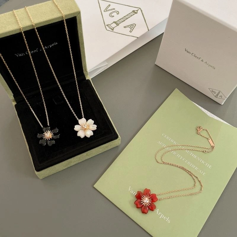Contemporary Unclassified Brand Necklaces 213725