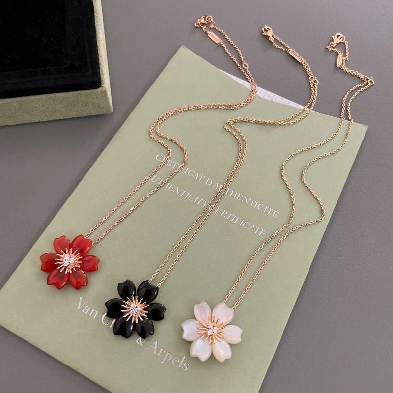 Contemporary Unclassified Brand Necklaces 213725