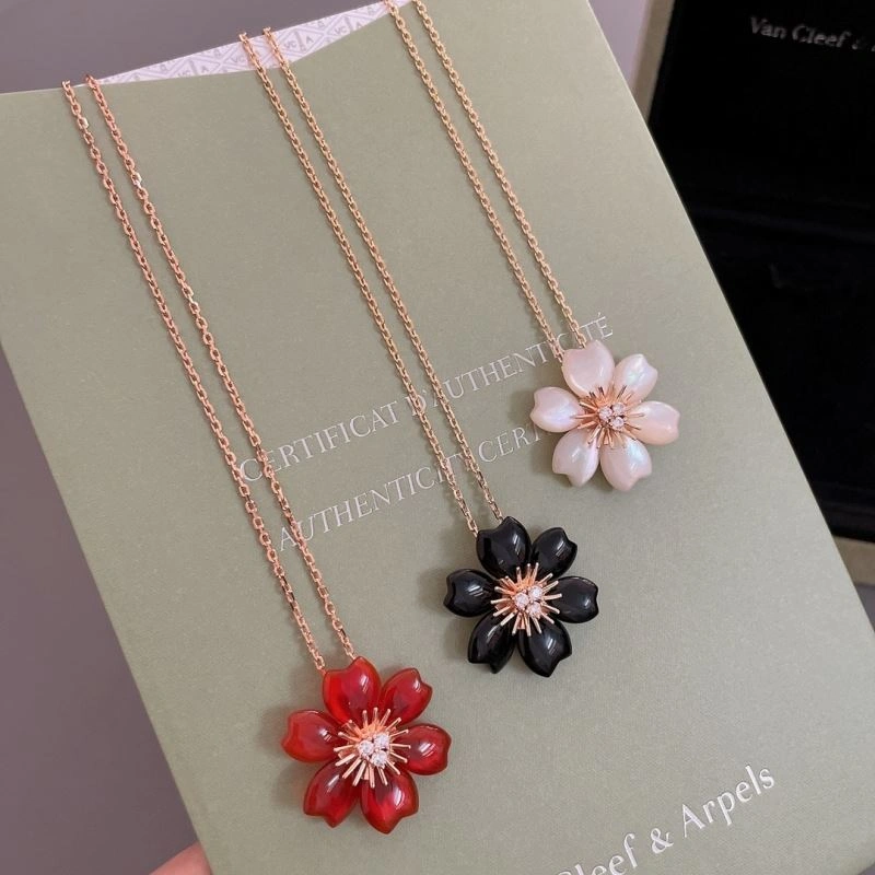 Contemporary Unclassified Brand Necklaces 213725
