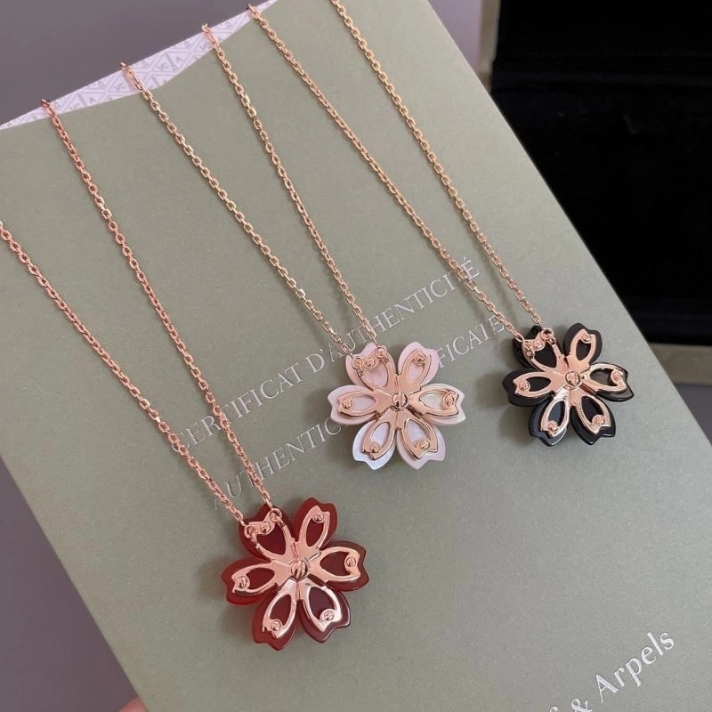 Contemporary Unclassified Brand Necklaces 213725
