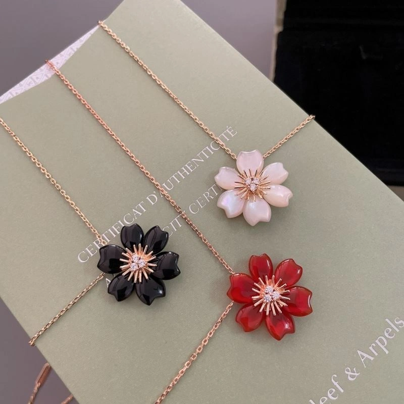 Contemporary Unclassified Brand Necklaces 213725