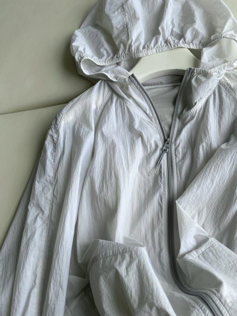 Vibrant Unclassified Brand Outwear 150541