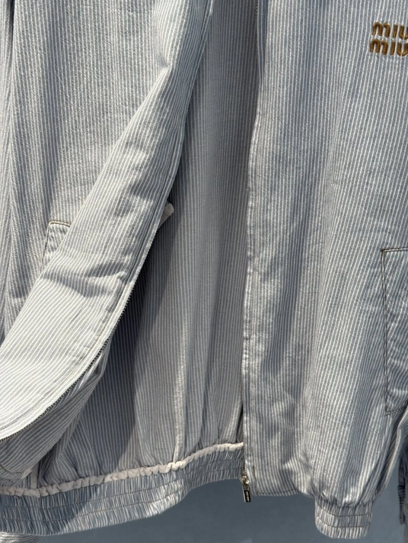Comfortable Unclassified Brand Outwear 150521