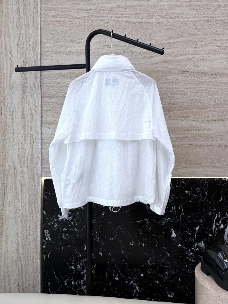 Modern Unclassified Brand Outwear 150517