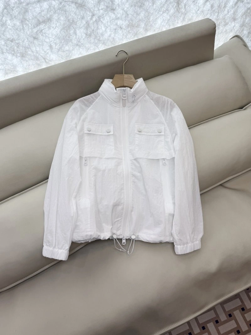 Modern Unclassified Brand Outwear 150517