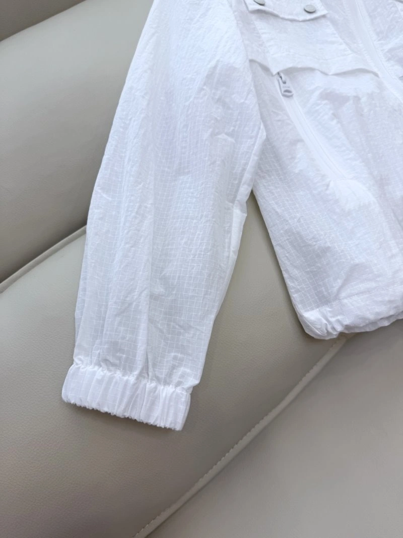 Modern Unclassified Brand Outwear 150517