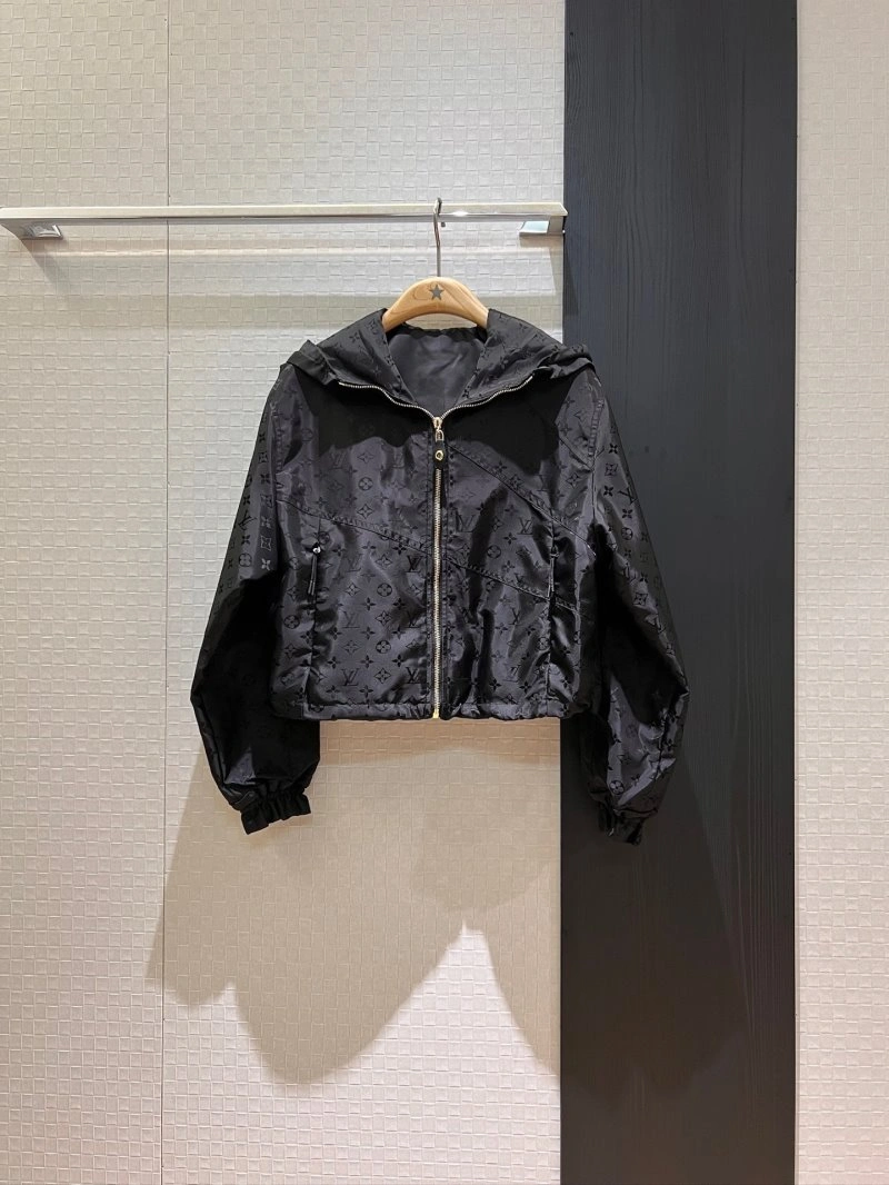 Contemporary Unclassified Brand Outwear 147543
