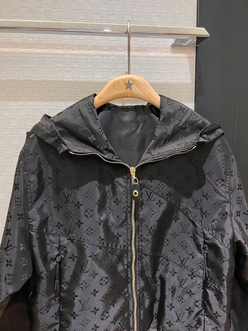 Contemporary Unclassified Brand Outwear 147543