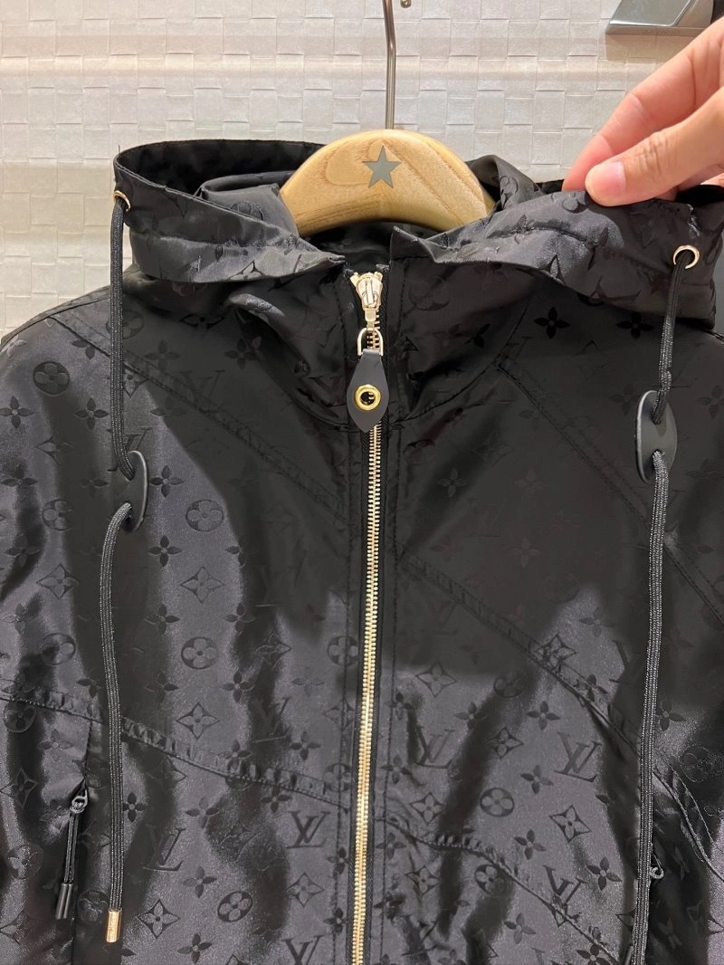 Contemporary Unclassified Brand Outwear 147543