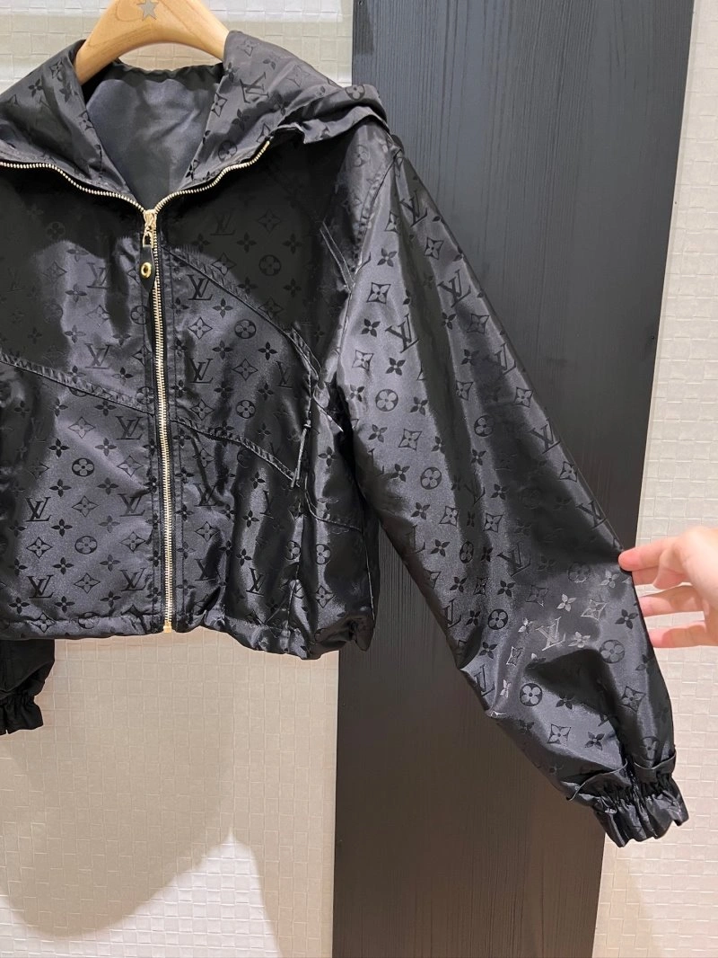Contemporary Unclassified Brand Outwear 147543