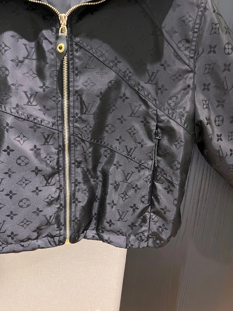 Contemporary Unclassified Brand Outwear 147543