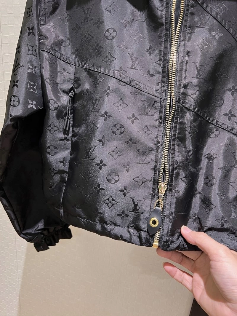 Contemporary Unclassified Brand Outwear 147543