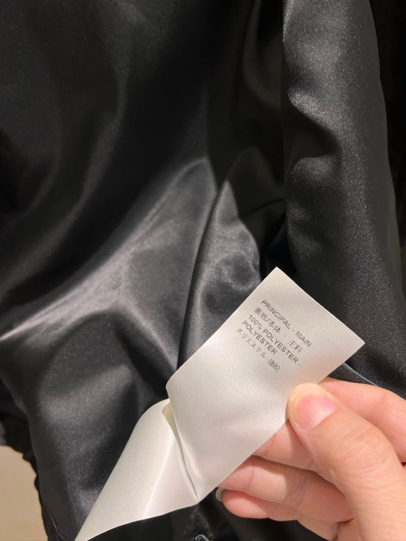 Contemporary Unclassified Brand Outwear 147543