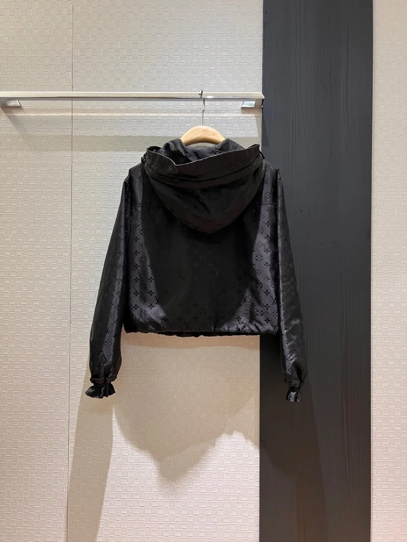 Contemporary Unclassified Brand Outwear 147543