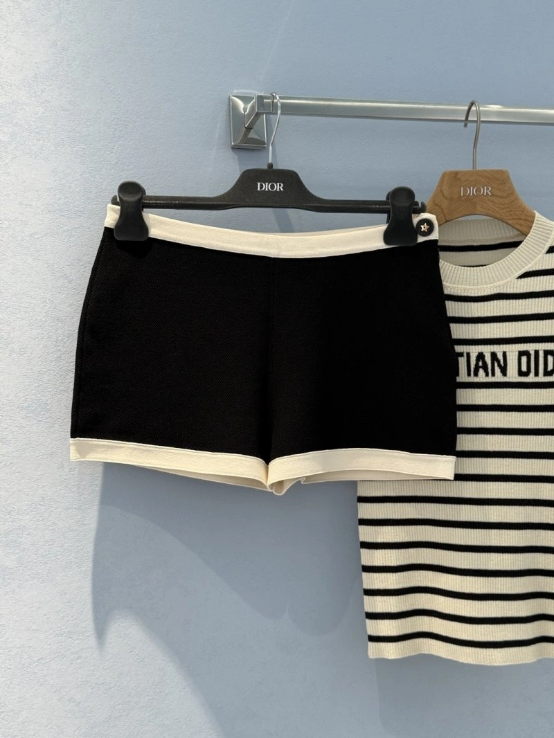 Modern Unclassified Brand Short Pants 150455