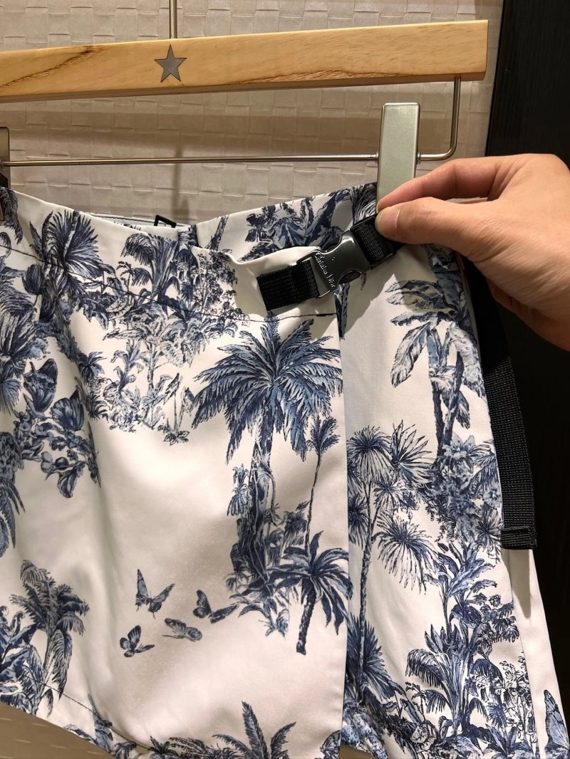 Modern Unclassified Brand Short Pants 147428