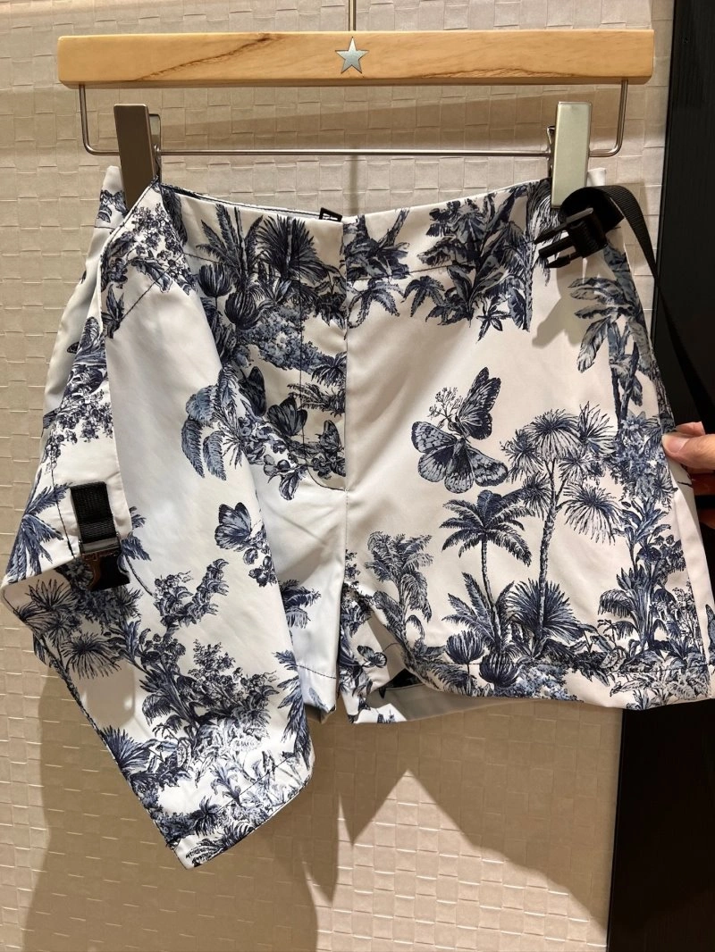Modern Unclassified Brand Short Pants 147428