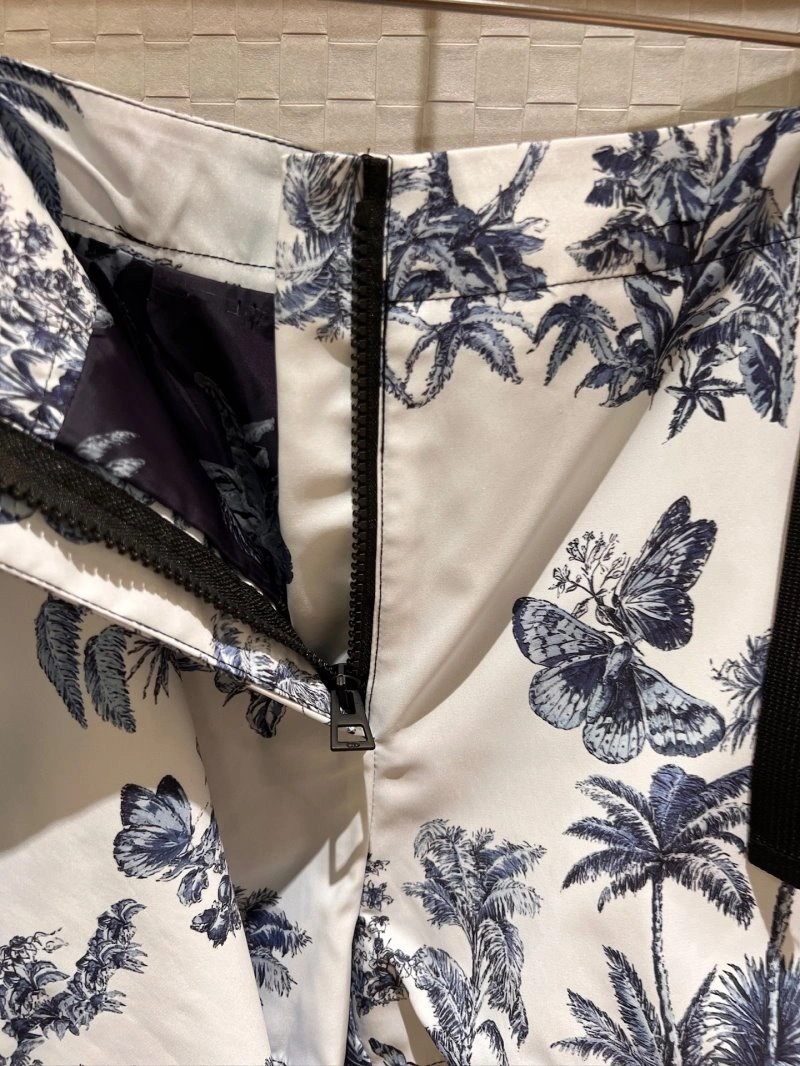 Modern Unclassified Brand Short Pants 147428
