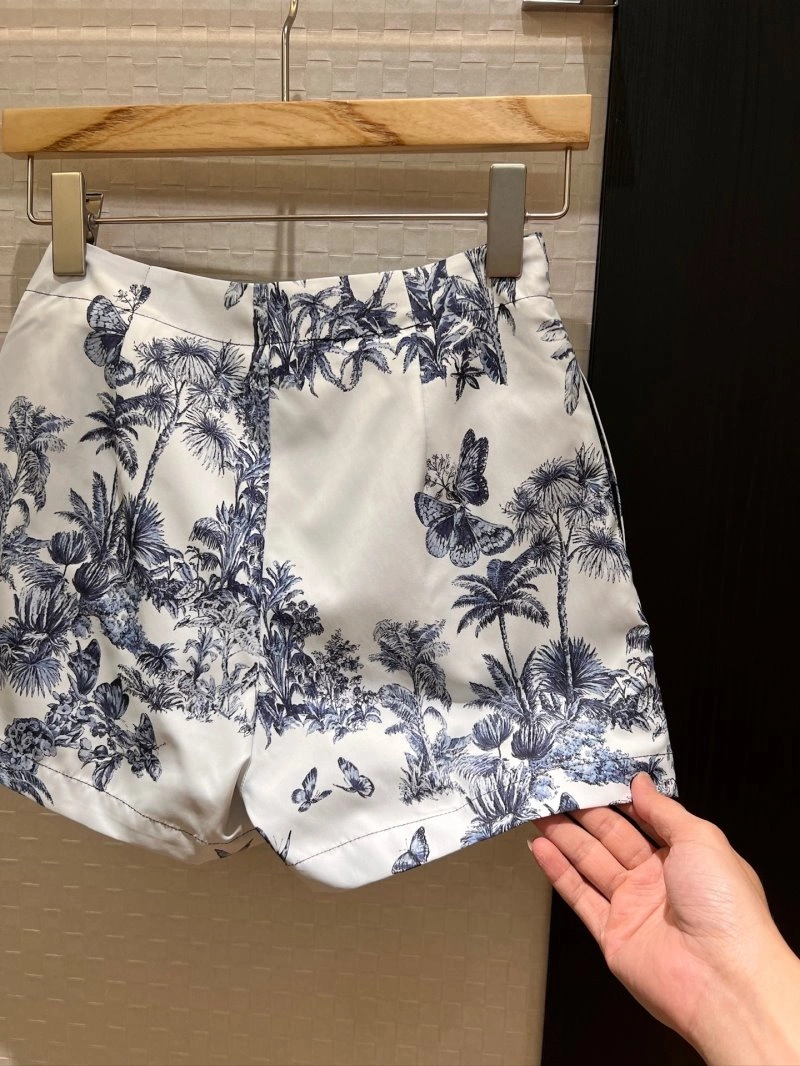 Modern Unclassified Brand Short Pants 147428