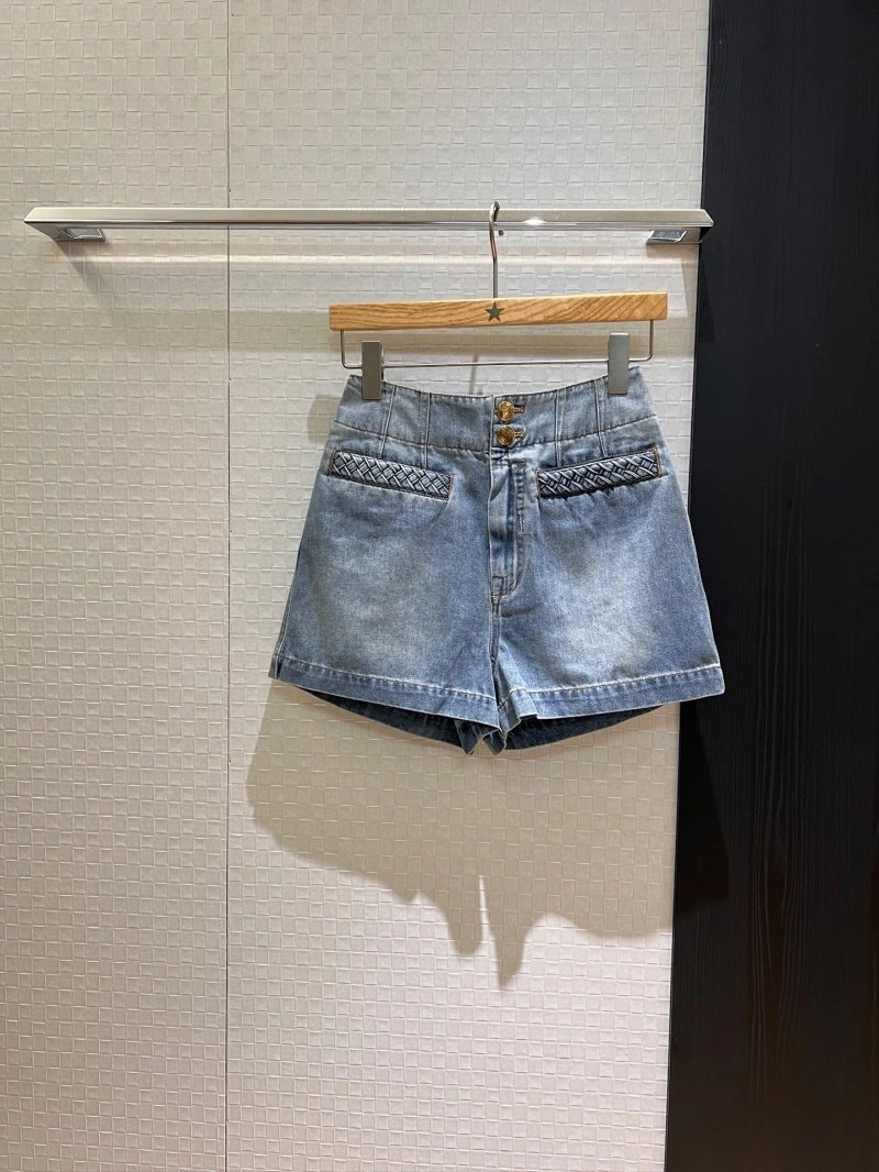 Snug Unclassified Brand Short Pants 147386