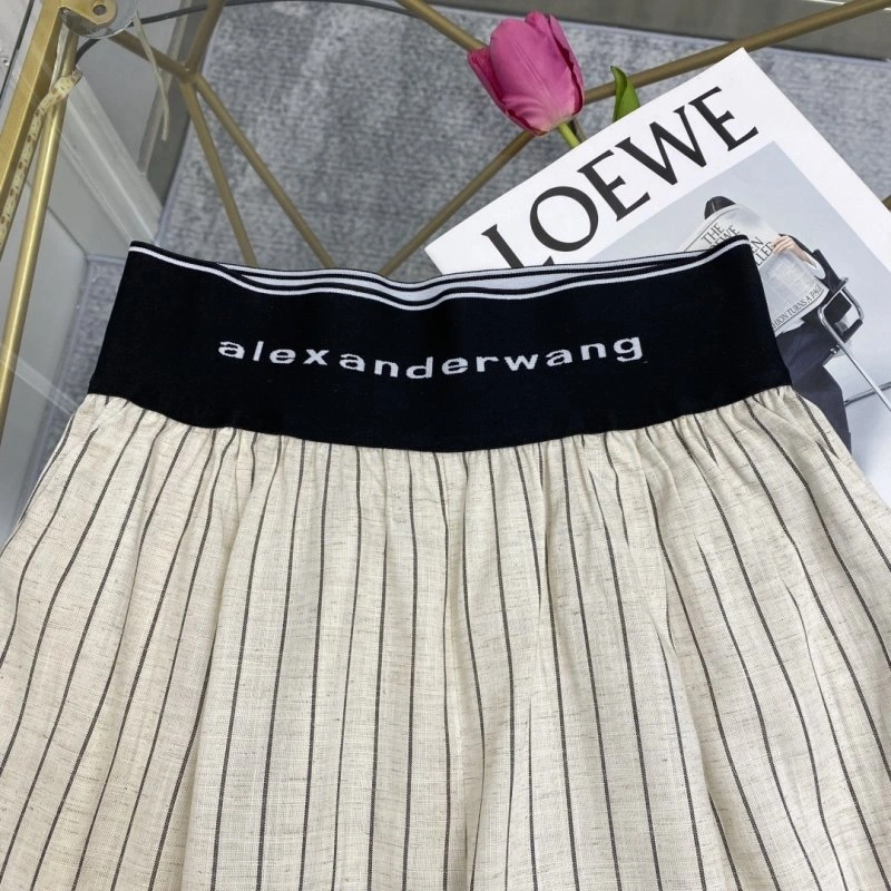 Vibrant Unclassified Brand Short Pants 153610
