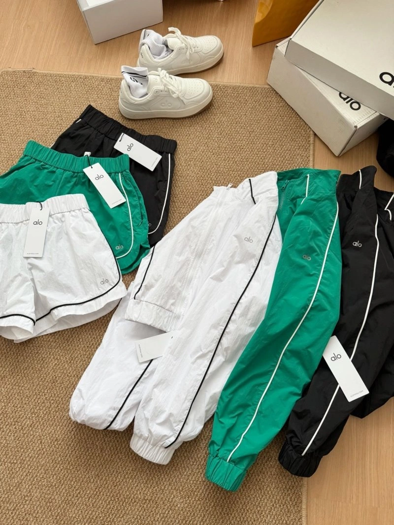 Soft Unclassified Brand Short Suits 155452