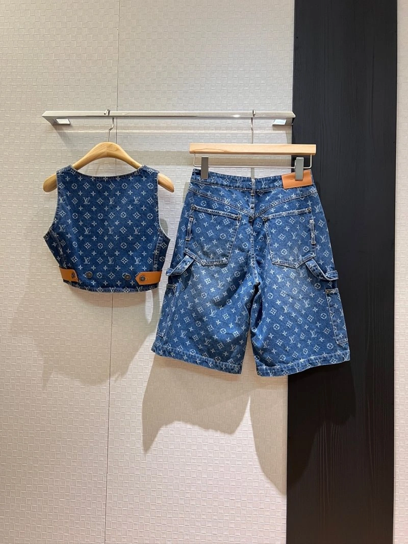 Bold Unclassified Brand Short Suits 147353