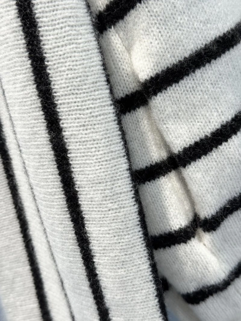 Soft Unclassified Brand Sweaters 155392