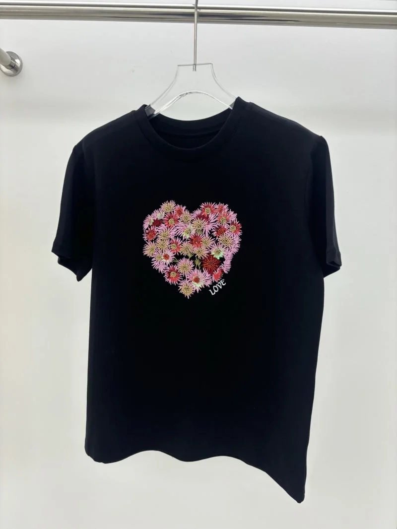 Minimalist Unclassified Brand T-Shirts 163956