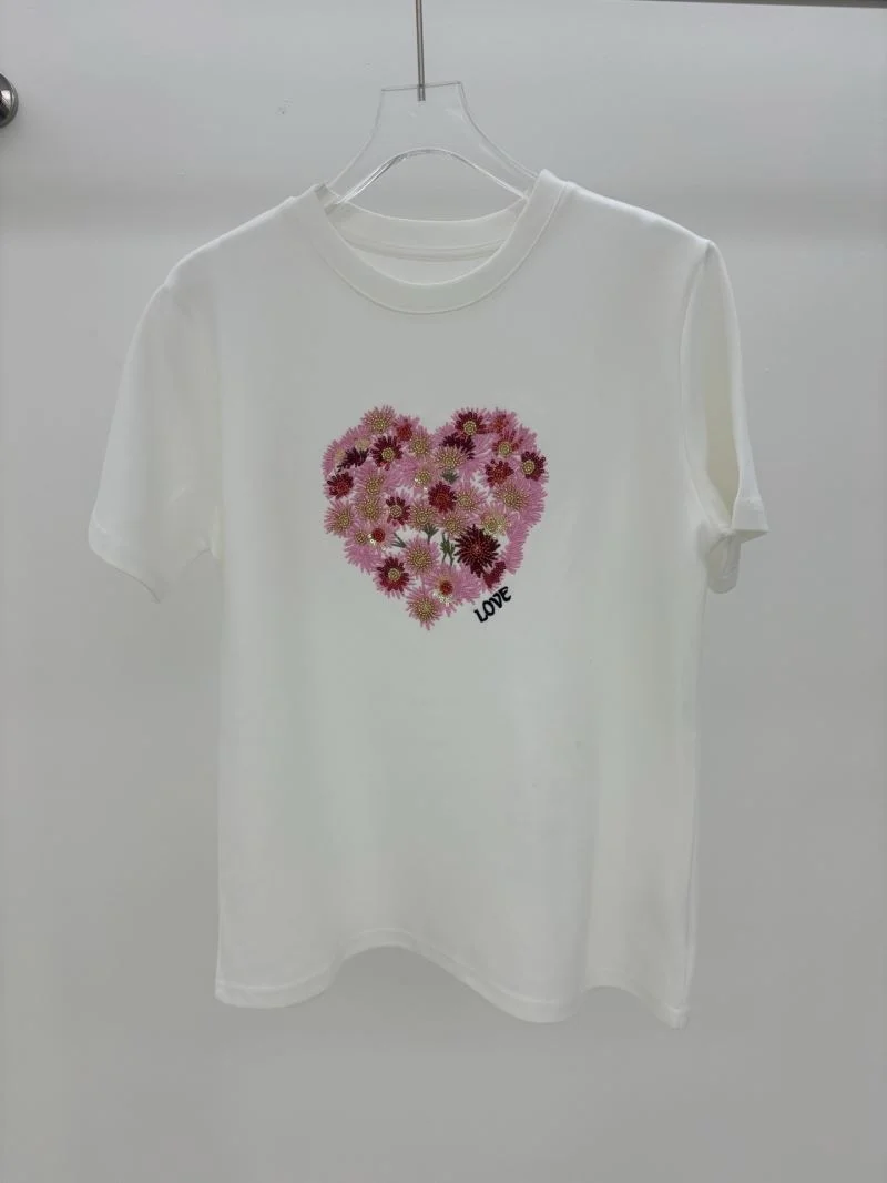Minimalist Unclassified Brand T-Shirts 163956