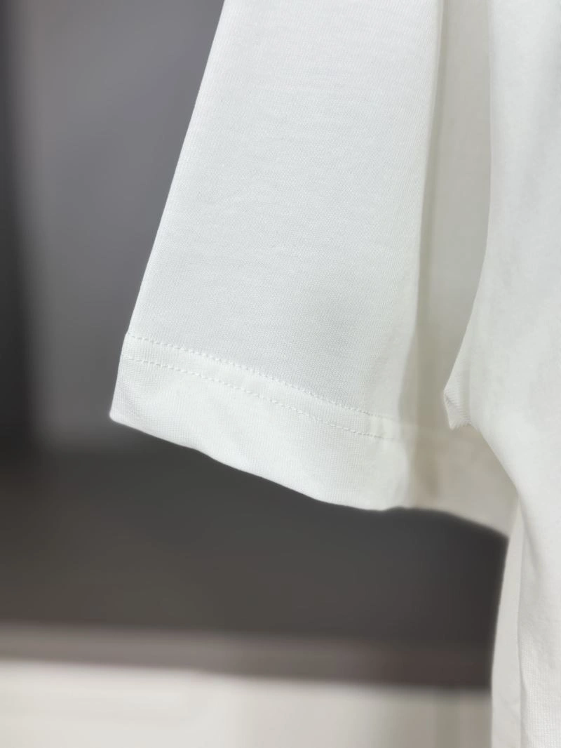 Efficient Unclassified Brand T-Shirts 162361