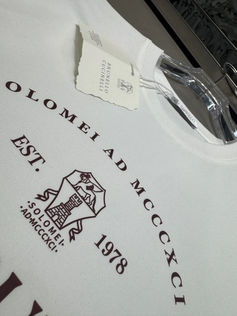 Tailored Unclassified Brand T-Shirts 162346