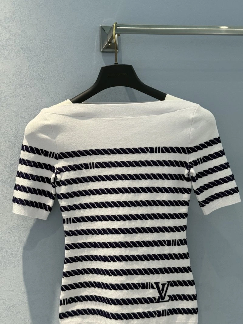 Lightweight Unclassified Brand T-Shirts 150381