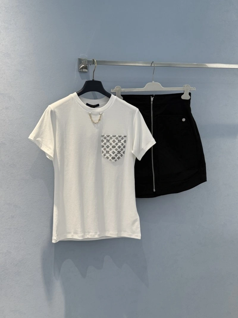 Minimalist Unclassified Brand T-Shirts 150351
