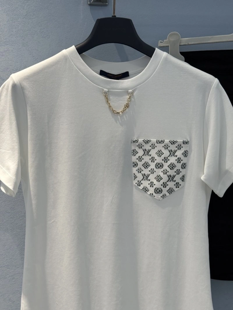 Minimalist Unclassified Brand T-Shirts 150351