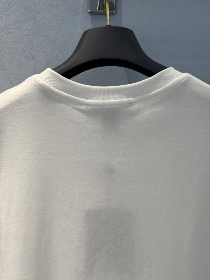Minimalist Unclassified Brand T-Shirts 150351