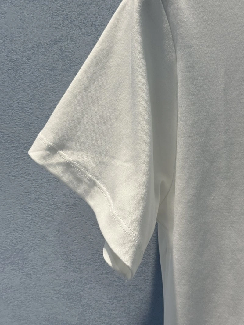 Minimalist Unclassified Brand T-Shirts 150351